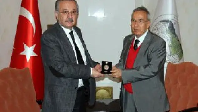 Donat Vali Özdemir'i Ziyaret Etti