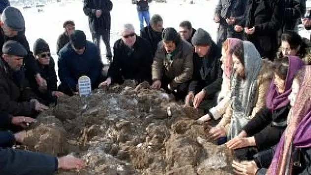 Kars'da Kkdgc Başkanı Sezer'in Cenazesi Toprağa Verildi