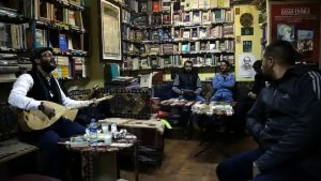 'Eski Kitap' Tutkusu, Kütüphane Kurdurdu