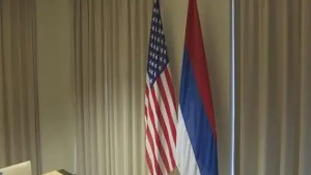 Lavrov görüşmesinde 'Rus bayrağı' skandalı yaşandı