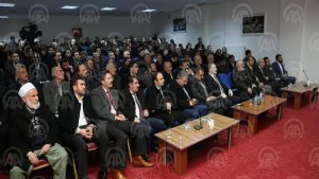 Din adamları Tuşba'da bir arada