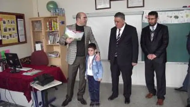 Keban'da Üçüz Ve İkizlerin Karne Sevinci