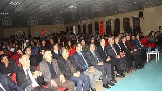 Erciş'te şiir ve müzik dinletildi
