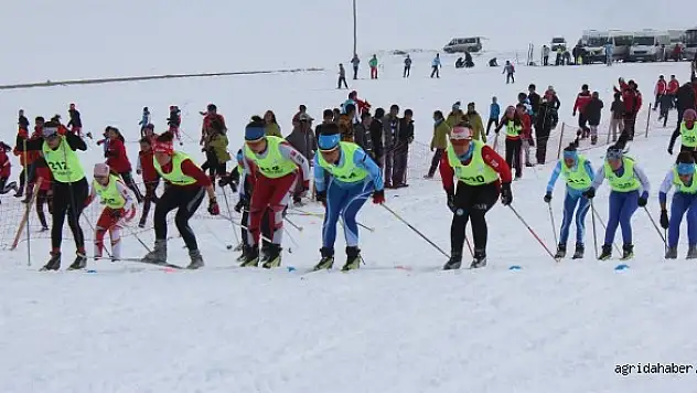 VAN'DA AĞRI'LI SPORCULARIN BAŞARISI