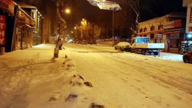 Kars'da Karla Mücadele Çalışmaları aynı hızla devam ediyor