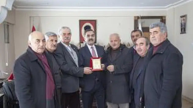 Başkan Çoban'a Teşekkür Plaketi