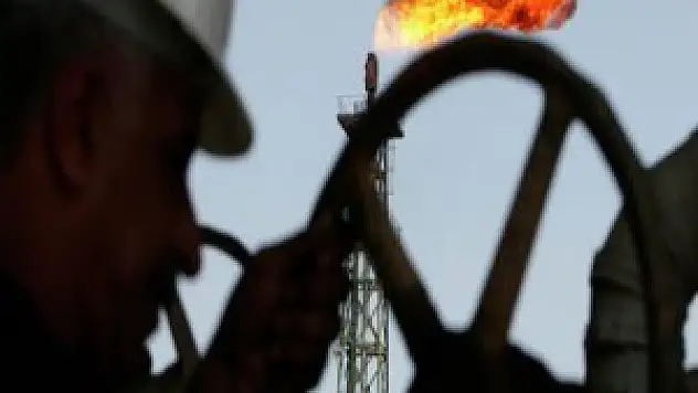 Dünya Bankası petrol fiyatı tahminini yarı fiyatına düşürdü