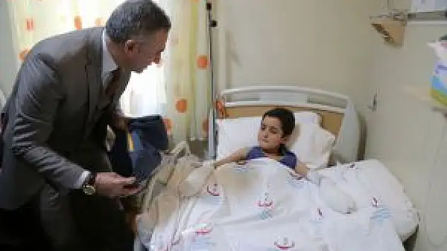 Afgan Çocuk Khurami'nin Ailesini Devlet Bulacak
