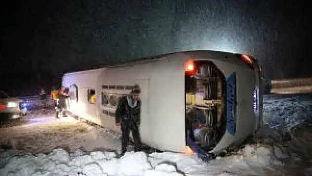 Erzincan'da Yolcu Otobüsünün Devrilmesi