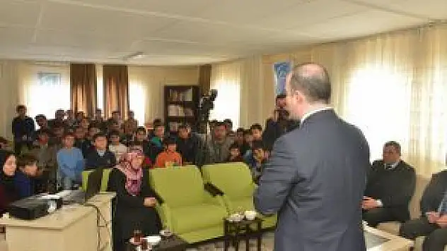 Tuşba'da Öğrencilere Yönelik Seminer Verildi