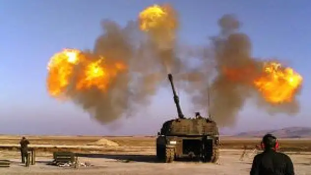 Türkiye YPG'yi Halep'te top ateşiyle vurdu