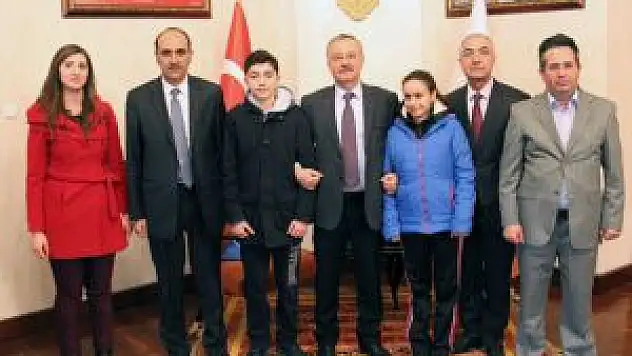 Vali Özdemir, Teog Birincisi Öğrencileri Kabul Etti