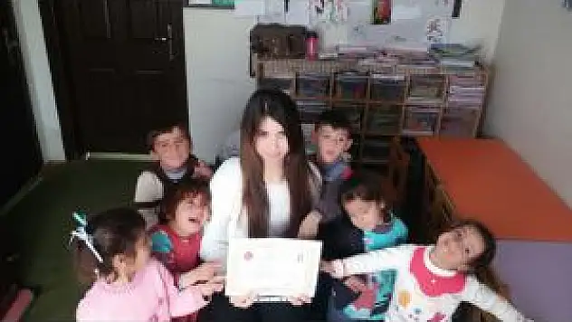 Tuşba Kaymakamlığı, Öğretmen Kaya'yı Ödüllendirdi