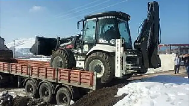 Samsun'dan Gevaş Belediyesine İş Makinesi Desteği