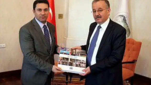 Aa Erzurum Bölge Müdürü Demirkol, Kars Valisi Özdemir'i Ziyaret Etti