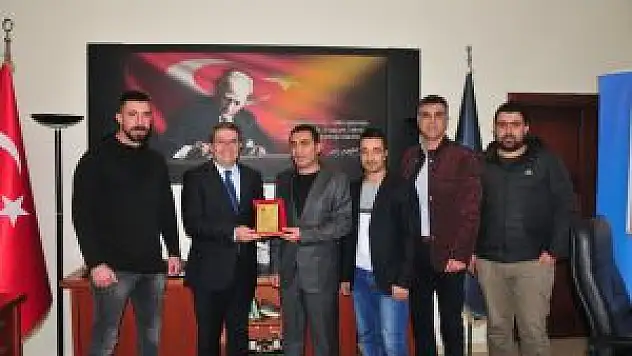 Başkan Takva'ya Teşekkür Plaketi