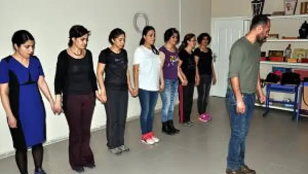 Tuncelili Kadınlar Horon Kursuyla Stres Atıyor
