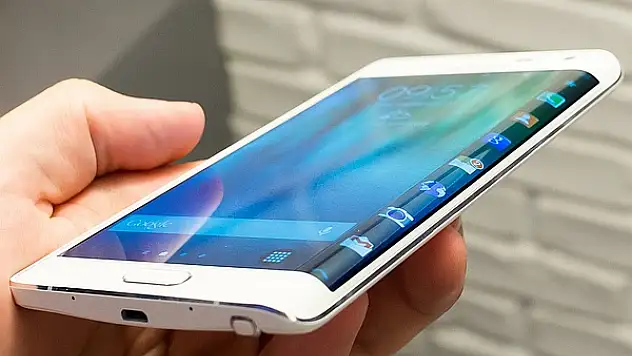 Samsung ve o bombayı patlattı ! Galasy S7 ve Galaxy S7 Edge'yi tanıttı !