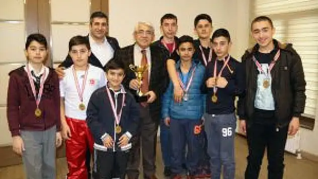 Kickboks Takımından Başkan Karaçanta'ya Ziyaret