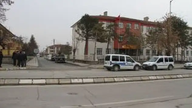 Erzincan'da Şüpheli Araç Polisi Alarma Geçirdi
