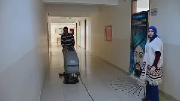 Şehit Yusuf Ulaş Anadolu İmam Hatip Lisesi'ne, 'Beyaz Bayrak'