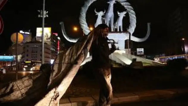 Hem Sıla Özlemi Hem Yoksulluk Çekiyorlar