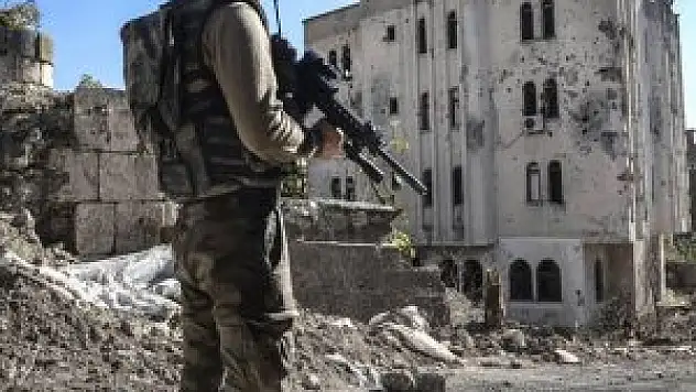 Zırhlı araçta silah kazara ateş aldı 1 kişi hayatını kaybetti