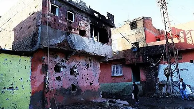 Son dakika Diyarbakır'ın Sur İlçesine Giriş Yasağı Kaldırıldı!