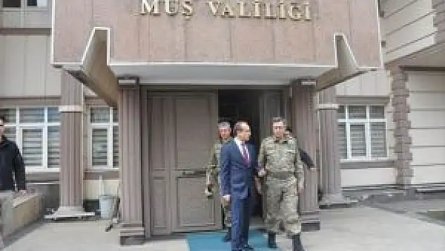 Komutanlardan Vali Yavuz'a Ziyaret