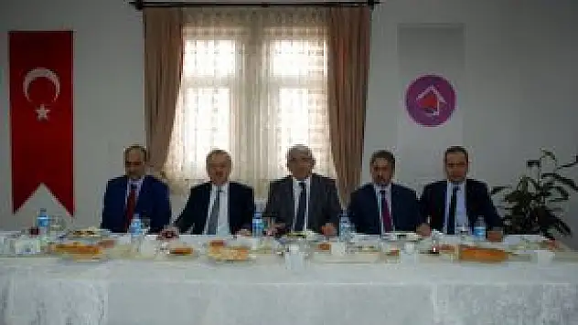 Vali Özdemir, Aday Öğretmenlerle Bir Aya Geldi