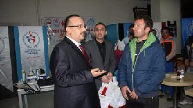 Hakkari'de 35 Okula Spor Malzemesi