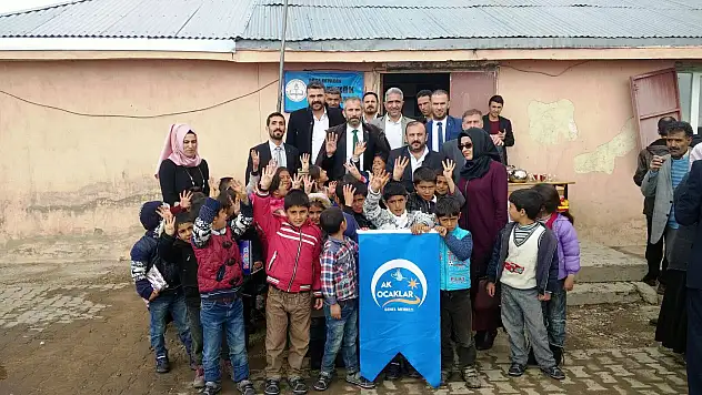 Ak Ocaklar'ın Yardım Eli Ağrı'ya Ulaştı