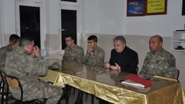 Erzincan Valisi Kahraman Karakoldaki Askerlerle Bir Araya Geldi