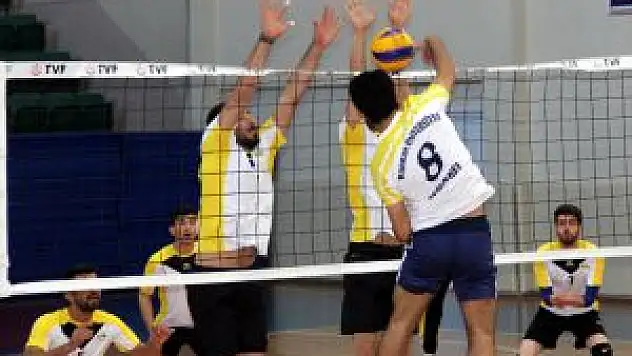 Voleybol: Ünilig Yarı Final