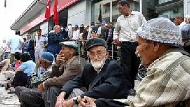 Müjde Emekliye 381 TL nisan zammı Yapılacak