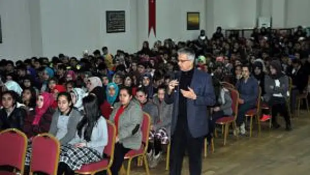 Muş'ta 'Mehmet Akif Ersoy'u Anlamak' Konulu Konferans Verildi