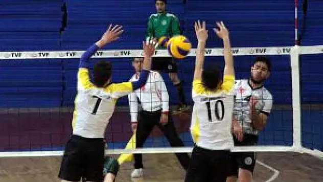 Voleybol: Ünilig Yarı Final Müsabakaları Sona Erdi