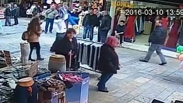 Suriyeli çocuğu yere çarpan şahıs, çocuklar alay ettiği için yapmış