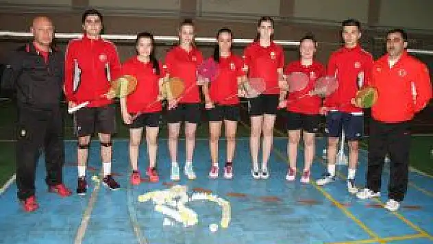 Erzincan'da Badmintonun Yıldızları Avrupa Şampiyonasına Hazırlanıyor