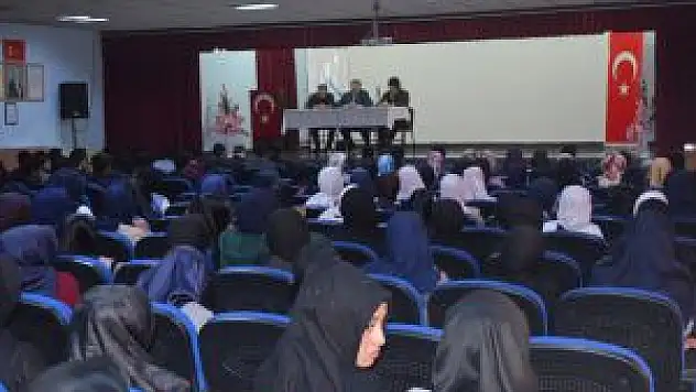 Van'da Özalp'ta 'Kariyer Sohbeti' Programı