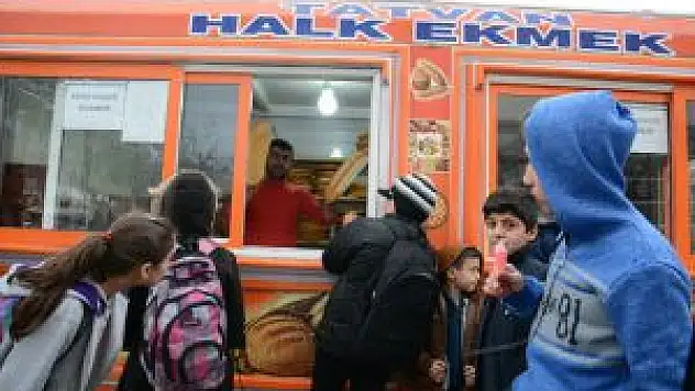 Bitlis Tatvan Belediyesi Her Ay 90 Bin Ekmek Dağıtıyor