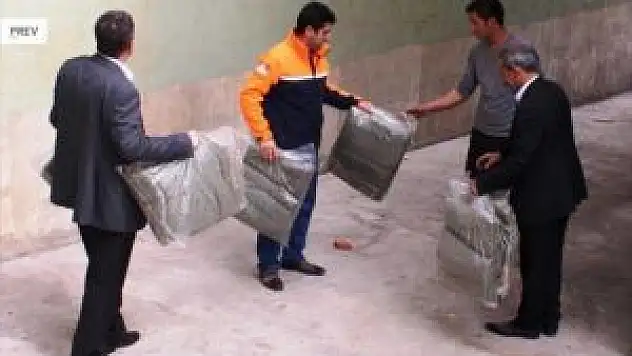 Bingöllü Öğrencilerden Suriyeli Ailelere Battaniye Yardımı