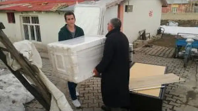 Van 'Ak Gençler Yaşlılarla El Ele'