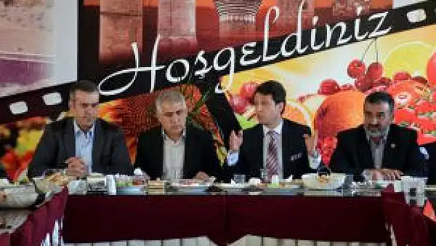 Bitlis Durer Muhtarlarla Bir Araya Geldi