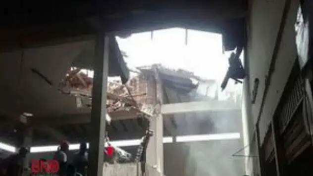 beni bolgesinde uçak yere Çakildi Çok kişi hayatını kaybetti