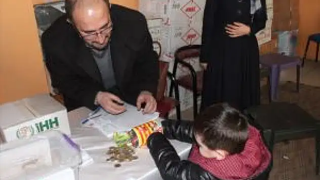 Ağrı'da 'Kardeşliğe' Kumbarasıyla Destek Verdi
