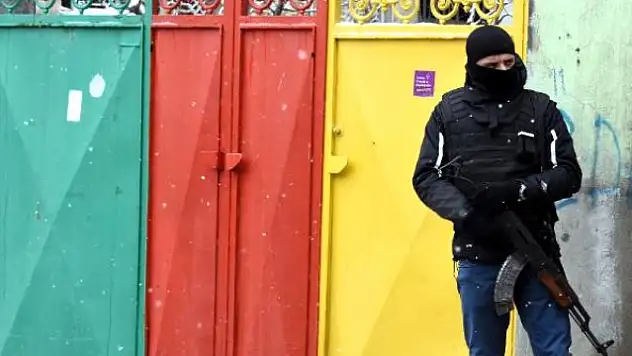 Van'da 32 adrese PKK operasyonu: 19 gözaltı ! Çok sayıda örgütsel döküman ele geçirildi
