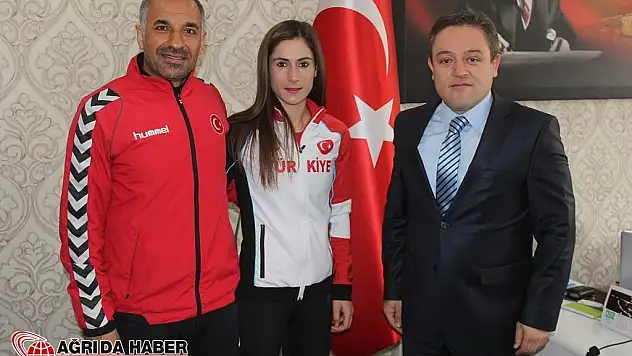 İl Müdürü Alp Şampiyon Sporcuyu Tebrik Etti
