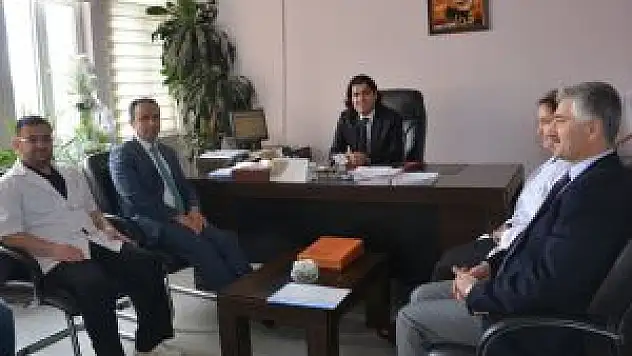 Bitlis Tatvan Kaymakam Erkan'dan, Doktorlara Başarı Belgesi
