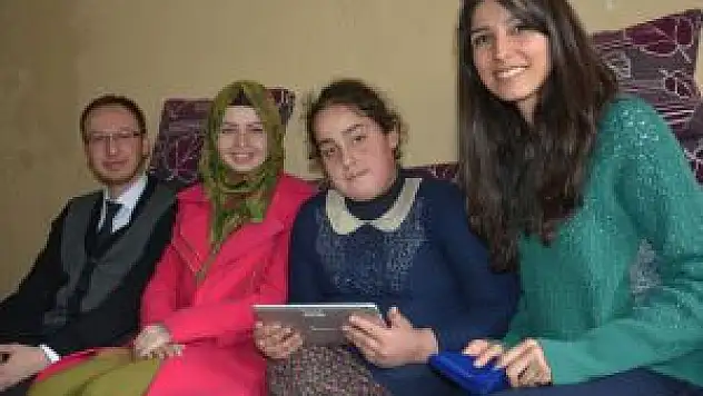 Bitlis'te Küçük Merve Tablet Bilgisayarına Kavuştu